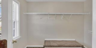 Spacious 4BR/2.5 Bath in the Jacksonville Commons Area Gallery 14