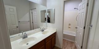 5 bedroom home located in Sylvan School District! Gallery 38