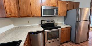 Easy commute to Downtown, West - 3 bedroom, 1.5 bath duplex with yard, garage Gallery 4