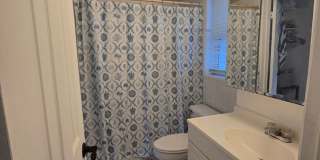 Spacious and modern 1-bedroom, 1-bathroom unit available for rent in the heart of Fort Lauderdale. Gallery 8