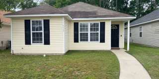 Charming 3BD/2B Home in Valdosta City Limits – Close to Moody AFB! Gallery 1