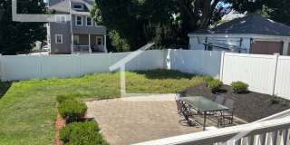Nice 3 bed in oak square Gallery 9