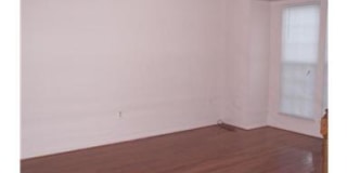 Spacious townhouse, walk to METRO, pool, parking, all you could want! Gallery 4