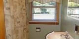 East Side 3 Bedroom Home! Gallery 8