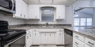 Two-Story 4 bed 2 bath Home in the Heart of Moore! Gallery 12