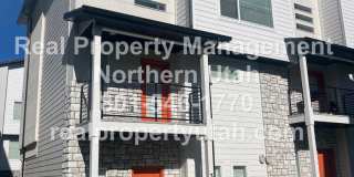 Beautiful townhome coming available on 09/25! Gallery 1