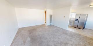 Comfortable 2BD/1BA 2nd Floor Unit Gallery 1