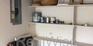 382 Glenn St Gallery 22