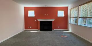 Spacious 4-Bed Home with Loft & Covered Patio in North Creek Gallery 4