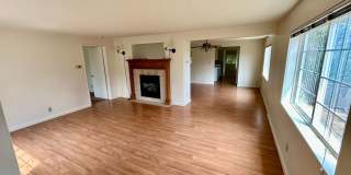 Freshly painted large home near Everett Mall AVAILABLE NOW Gallery 1