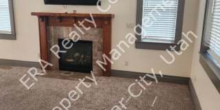 Move-in Bonus! 2 Bed, 2 bath + Office or Den. Gallery 4