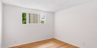 HUGE TOP FLOOR 2 BED 2 BATH IN PRIME SANTA MONICA! -FIREPLACE, BALCONY & GARAGE PARKING SPACE Gallery 24