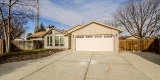 Beautiful 4 bedroom Single Level Home with Hard Wood Floors _ Pet Friendly! Gallery 1