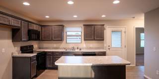 3 Bedroom Duplex with a fenced in yard in Battlefield, MO Gallery 8