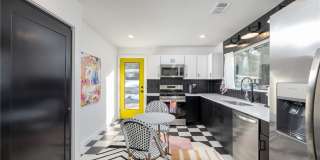 566 E Rebecca Street Gallery 1