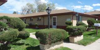 Newly Renovated 2BR | Courtyard & back patio | Lots of natural light Gallery 1