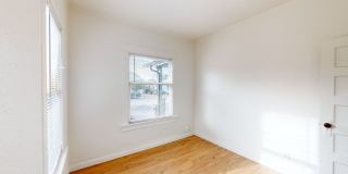 Charming Two Bedroom In the Heart of Downtown Kent ! Gallery 16