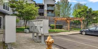 Beautiful Ground Level 1+br Condo ** Water/Sewer/Garbage Included ** Gallery 22