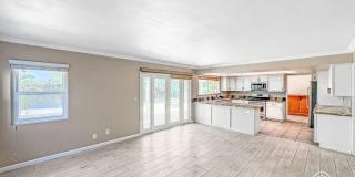 SD: Stunning 4BD/3BA Home in Vista with Panoramic Views, Private Balcony & Large Yard Gallery 16