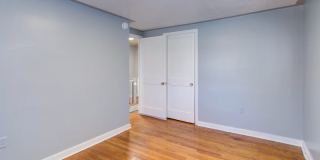 824 Wabank Street Gallery 21