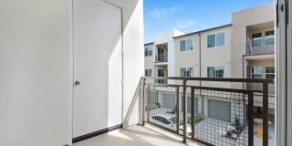 Coming Soon! Modern 2 Bed, 2 Bath Condo in Prime Ontario Location. Gallery 26