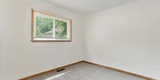 3 bedroom ranch $1300 - Lease Special Gallery 19