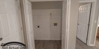 Super cute 3 bedroom duplex Gallery 10