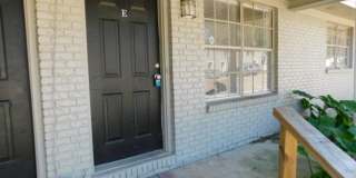 2 bedroom 1 bath duplex available for rent! Gallery 3