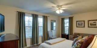 Beautiful 2BR/1.5BA home in a prime location within walking distance to West End and Vanderbilt University. Gallery 22