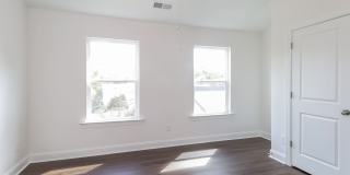 Beautiful 3BR 3.5BA Townhome w/ Full Appliance Kitchen - Garage Parking in West End Gallery 8
