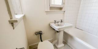 3618 North Marshfield Ave. Apt. Gallery 8