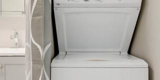 Modern, Tranquil, High-End Apartment in Downtown Downers Grove Gallery 17