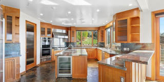 4 Bed, 5 bath home with stunning ocean views located in Malibu hills Gallery 11