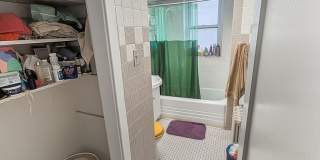 Large 3-bed/1-bath Apartment in the Heart of Rogers Park! Gallery 22
