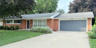 Incredible Ranch on Ivanhoe Way! Gallery 1