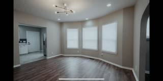 Spacious 3BR Duplex in Louisville Gallery 8