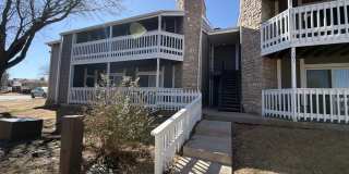 Spacious 3-Bedroom Condo with In-Unit Laundry – Convenient Aurora Location Gallery 1