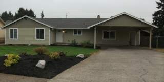 Inviting 3-Bedroom Home with Workshop/Storage and Outdoor Space Gallery 1