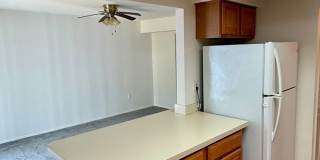 Olde Crofton Charm! Two Bedroom Townhome Gallery 5