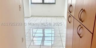 5701 Collins Ave Gallery 18
