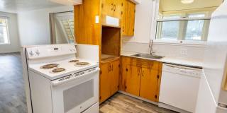 Charming Multi-Unit Living in Prime Northeast Salem Location Charming Multi-Unit Living in Prime Northeast Salem Location Gallery 10