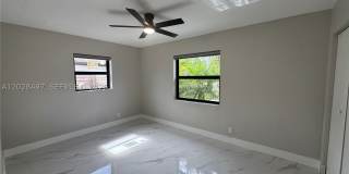 919 NE 4th Ct Gallery 13