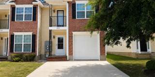 Available NOW- West Augusta Townhome with garage Gallery 1