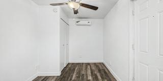 4 weeks of free rent! - Studio Near Grand Canyon University with washer/dryer! Gallery 8