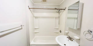 NEWLY RENOVATED 4-BED PENTHOUSE UNIT WITH EASY ACCESS TO HIGHWAY AND PUBLIC TRANSPORTATION! Gallery 9