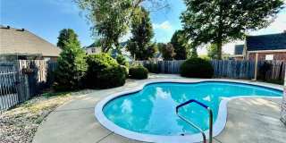 Prime Location 4 Bedroom 3 1/2 bath 2 garages! Gallery 35