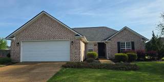 Beautiful home just minutes to Medina Middle School with Lawn care included Gallery 1