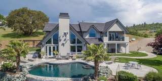 East Medford Luxury View Estate | Infinity Pool | 5 Private Acres- Not Fenced Gallery 1