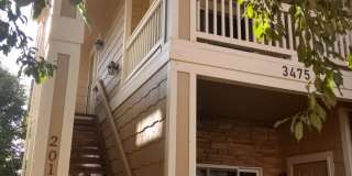 Inviting 2 Bedroom 2 Bath Top Floor Condo - Available August 10! Gallery 1