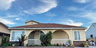 Charming 3-Bedroom Front Home in Lakewood Gallery 1